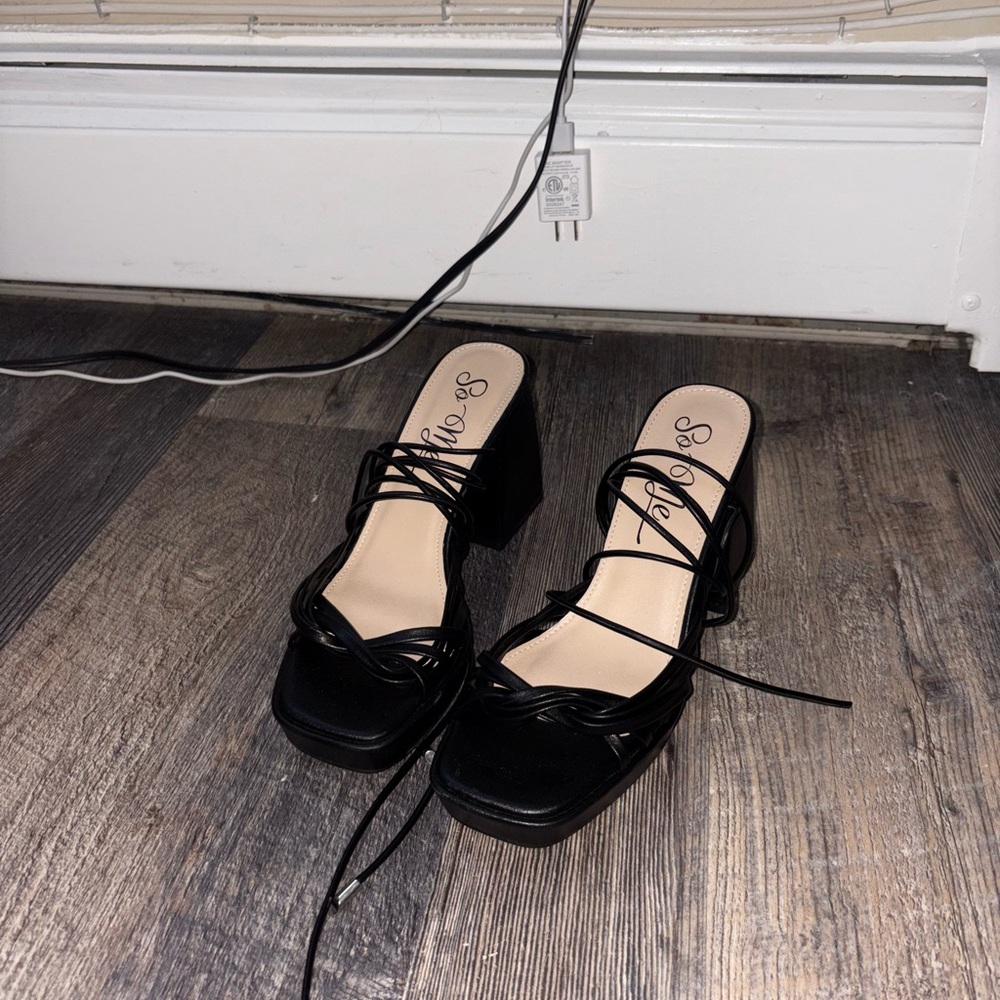 So Me Black Wedge Sandals